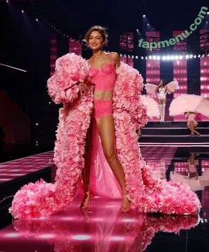 Gigi Hadid / GiGiHadid / aaliyahhadid nude photo #1189