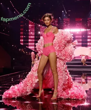 Gigi Hadid / GiGiHadid / aaliyahhadid nude photo #1192