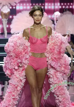 Gigi Hadid / GiGiHadid / aaliyahhadid nude photo #1203