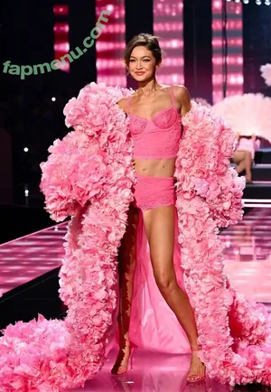 Gigi Hadid / GiGiHadid / aaliyahhadid nude photo #1218