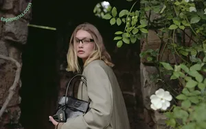 Gigi Hadid / GiGiHadid / aaliyahhadid / officialgigihadid nude photo #1247