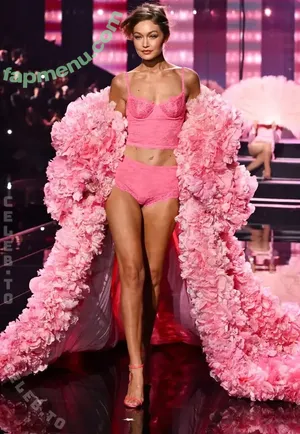 Gigi Hadid / GiGiHadid / aaliyahhadid / officialgigihadid nude photo #1282