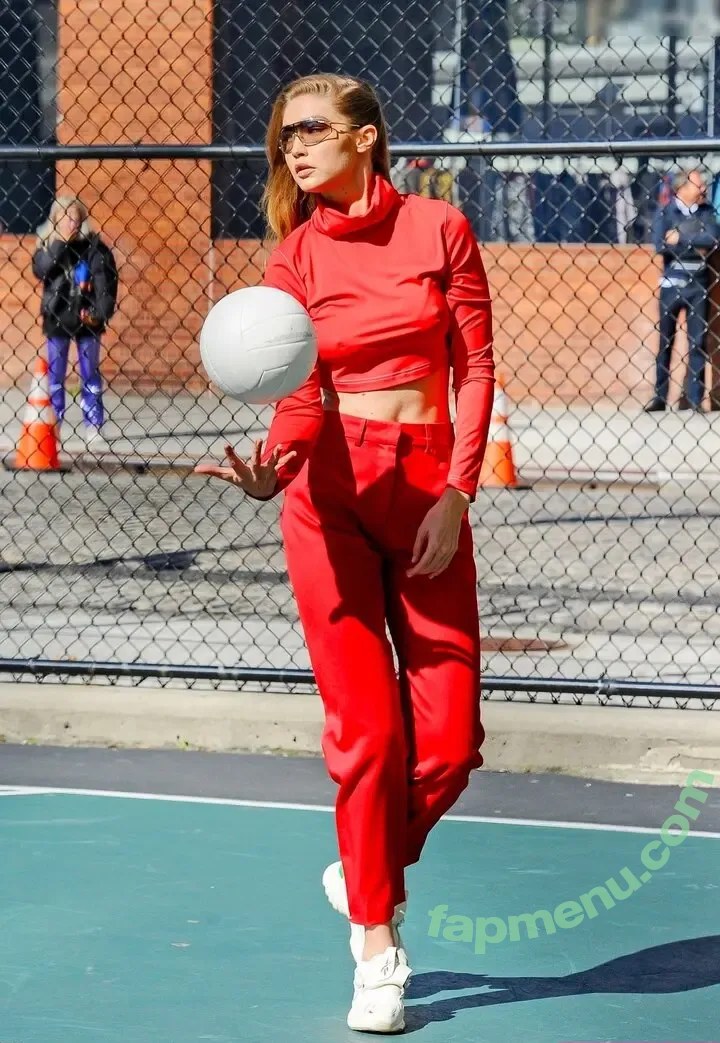 Gigi Hadid nude photo #1104 (GiGiHadid / aaliyahhadid)