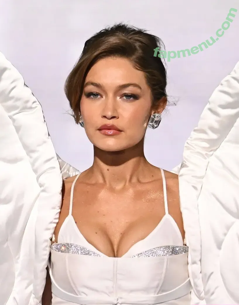 Gigi Hadid nude photo #1140 (GiGiHadid / aaliyahhadid)
