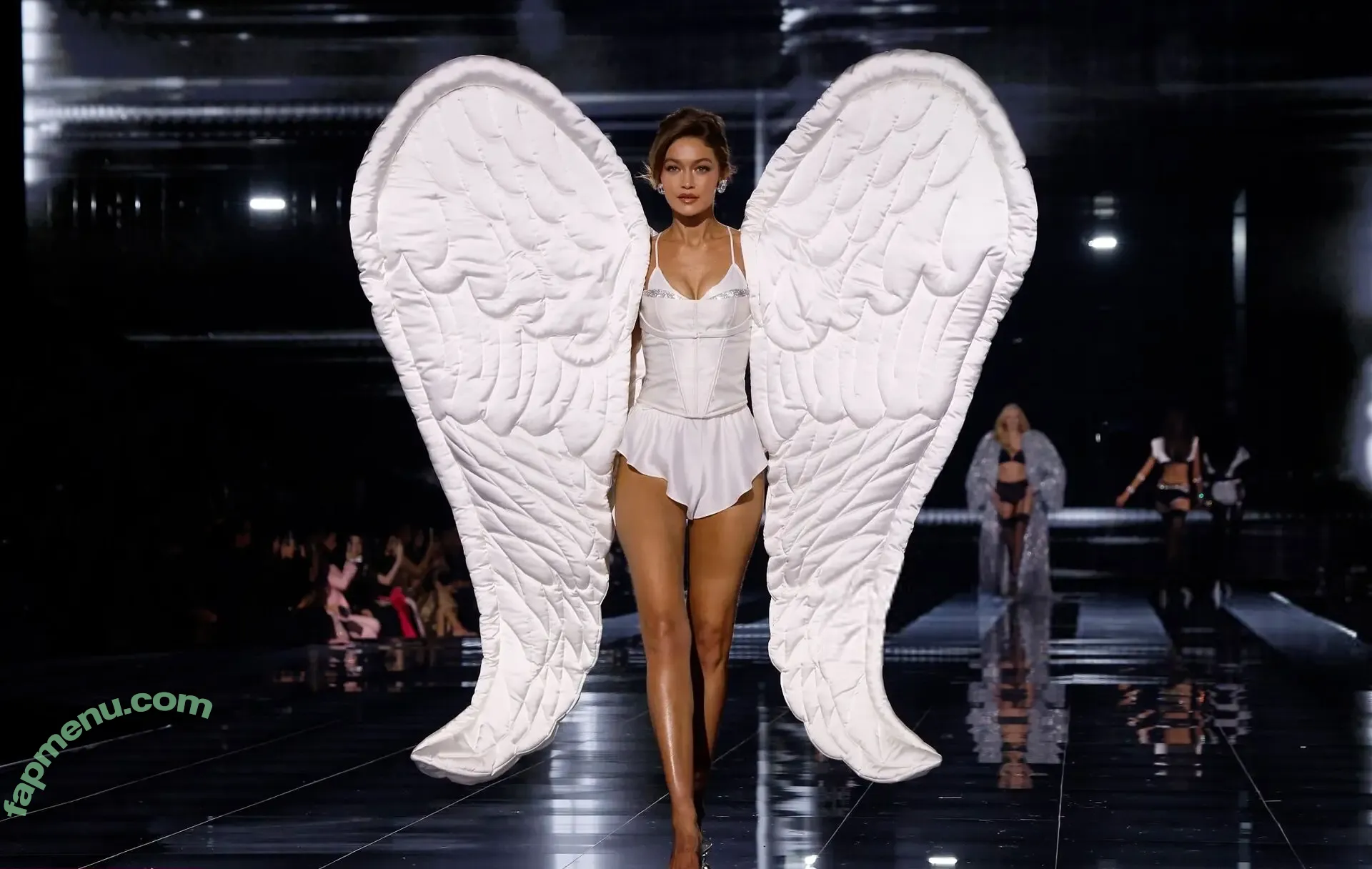 Gigi Hadid nude photo #1156 (GiGiHadid / aaliyahhadid)