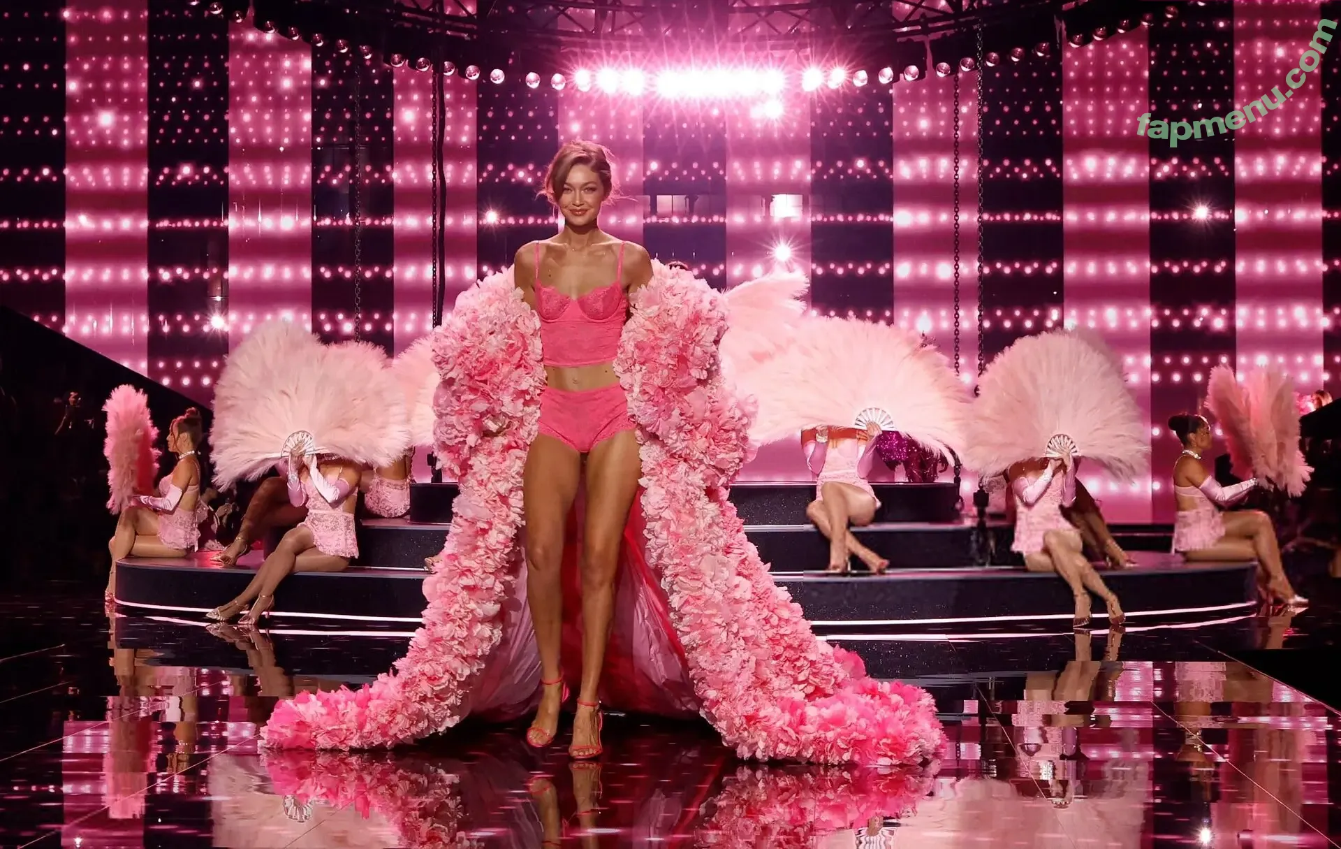 Gigi Hadid nude photo #1186 (GiGiHadid / aaliyahhadid)