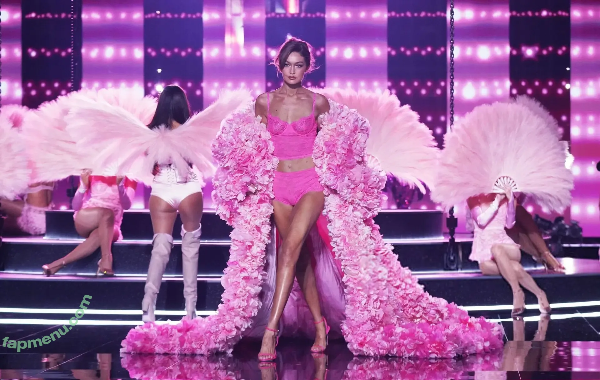 Gigi Hadid nude photo #1214 (GiGiHadid / aaliyahhadid)