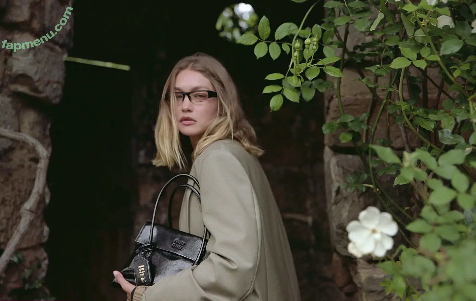 Gigi Hadid nude photo #1247 (GiGiHadid / aaliyahhadid / officialgigihadid)