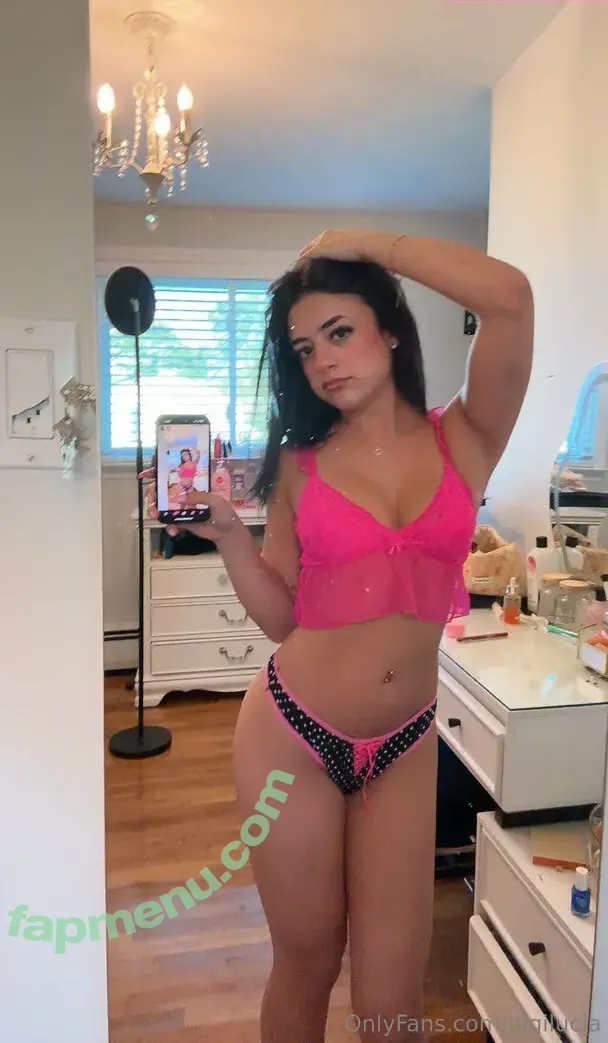Gigilucia nude photo #0001 (gigistorme / iammgigii)