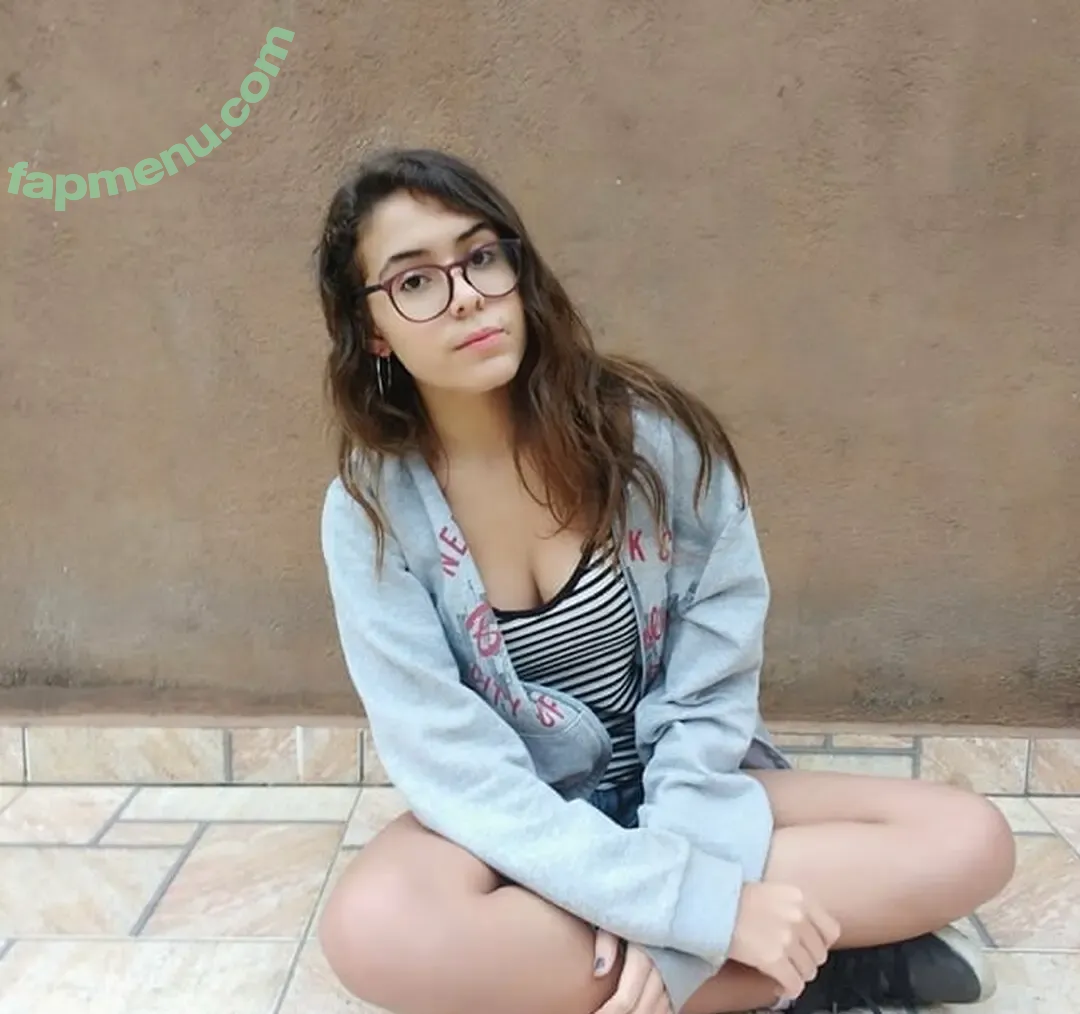 Giih Moreira nude photo #0003 (giih_moor)