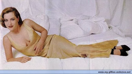 Gillian Anderson / GillianA nude photo #0087