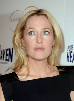 Gillian Anderson / GillianA nude photo #0092