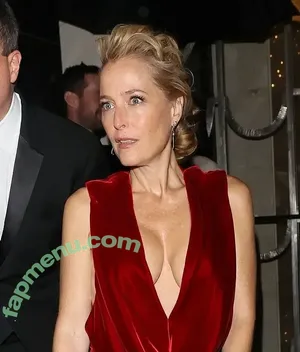 Gillian Anderson / GillianA nude photo #0629