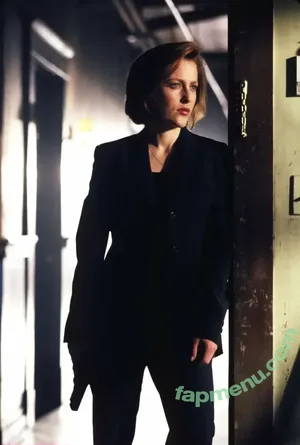 Gillian Anderson / GillianA nude photo #0633