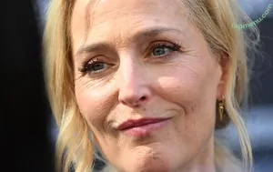 Gillian Anderson / gilliana nude photo #0677