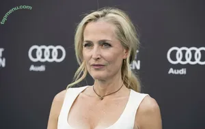 Gillian Anderson / gilliana nude photo #0681