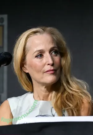 Gillian Anderson / gilliana nude photo #0701