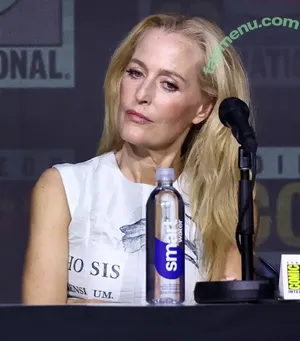 Gillian Anderson / gilliana nude photo #0703