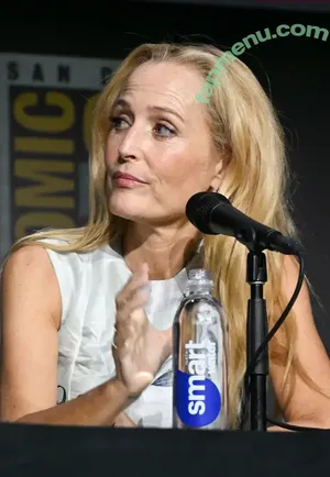 Gillian Anderson / gilliana nude photo #0704