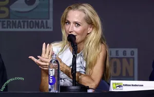 Gillian Anderson / gilliana nude photo #0705