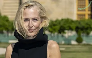 Gillian Anderson / gilliana nude photo #0713