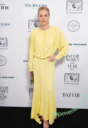 Gillian Anderson / GillianA nude photo #0798