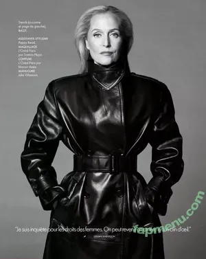 Gillian Anderson nude