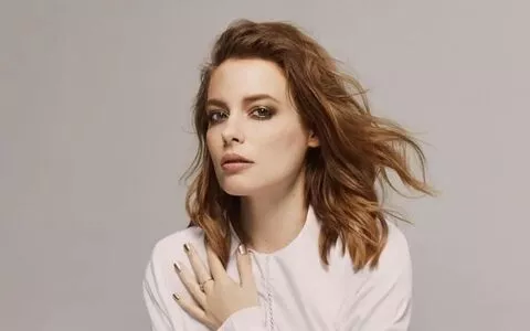 Gillian Jacobs / gillianjacobsofficial nude photo #0087