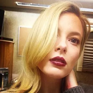 Gillian Jacobs / gillianjacobsofficial nude photo #0130