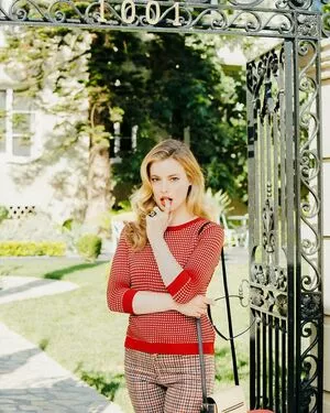 Gillian Jacobs / gillianjacobsofficial nude photo #0166