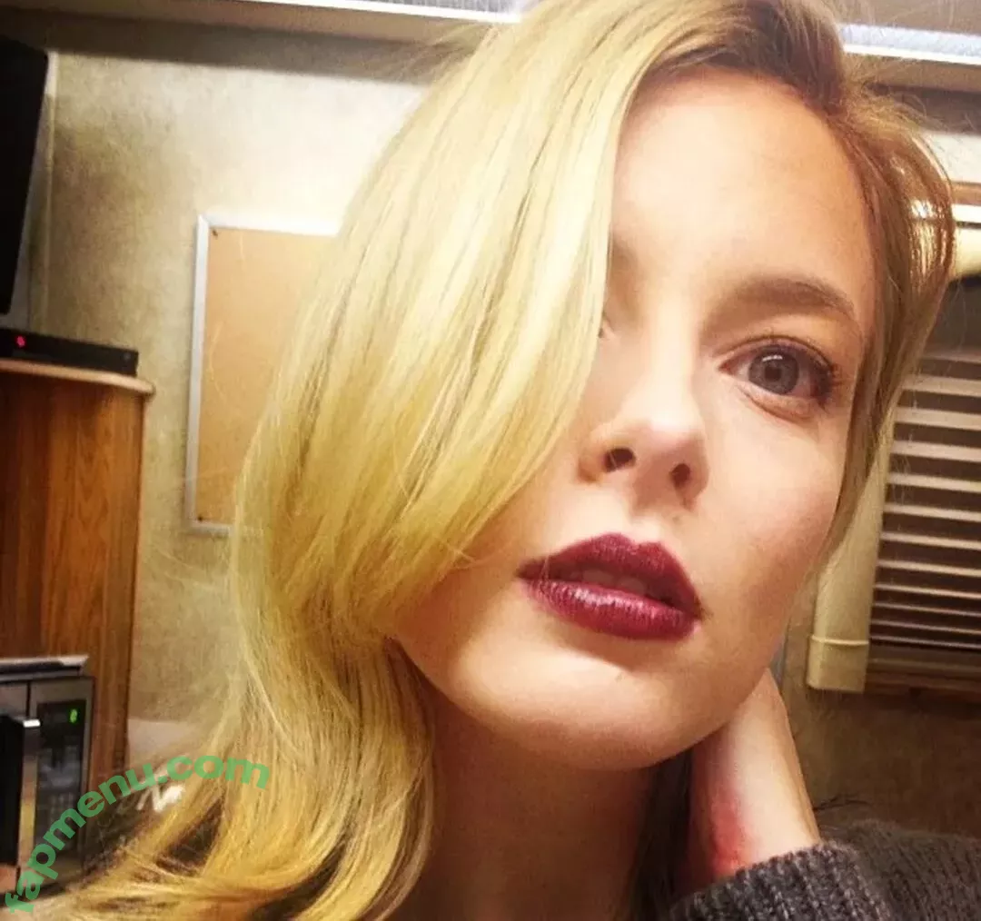 Gillian Jacobs nude photo #0130 (gillianjacobsofficial)