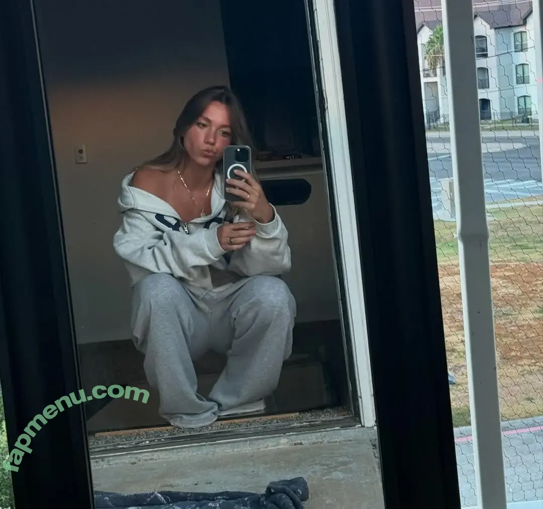 Gillian Snowden nude photo #0082 (gillian.snowden)