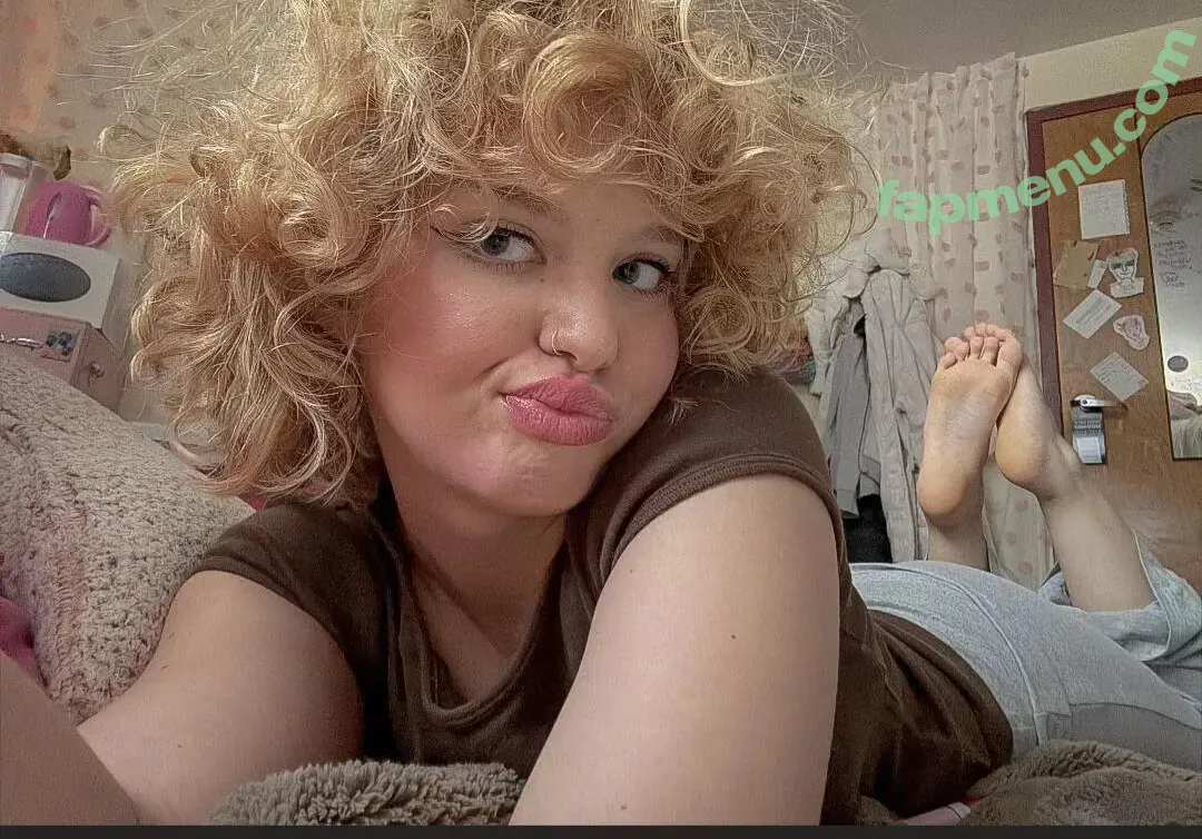 Gina Lynn nude photo #0001 (giinaalynn)