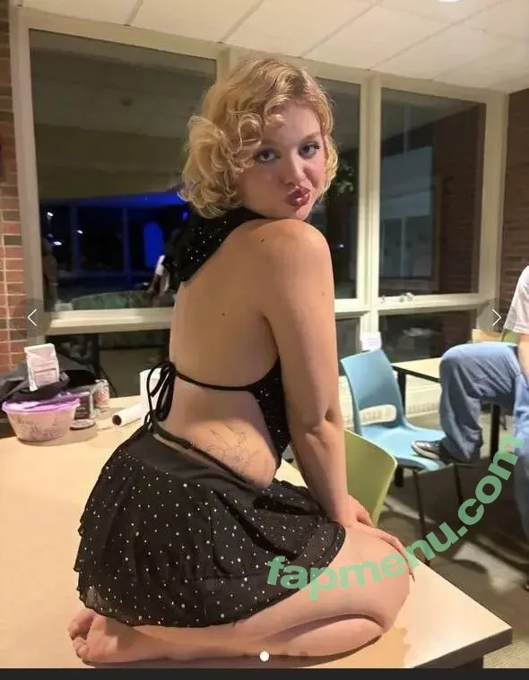 Gina Lynn nude photo #0003 (giinaalynn)