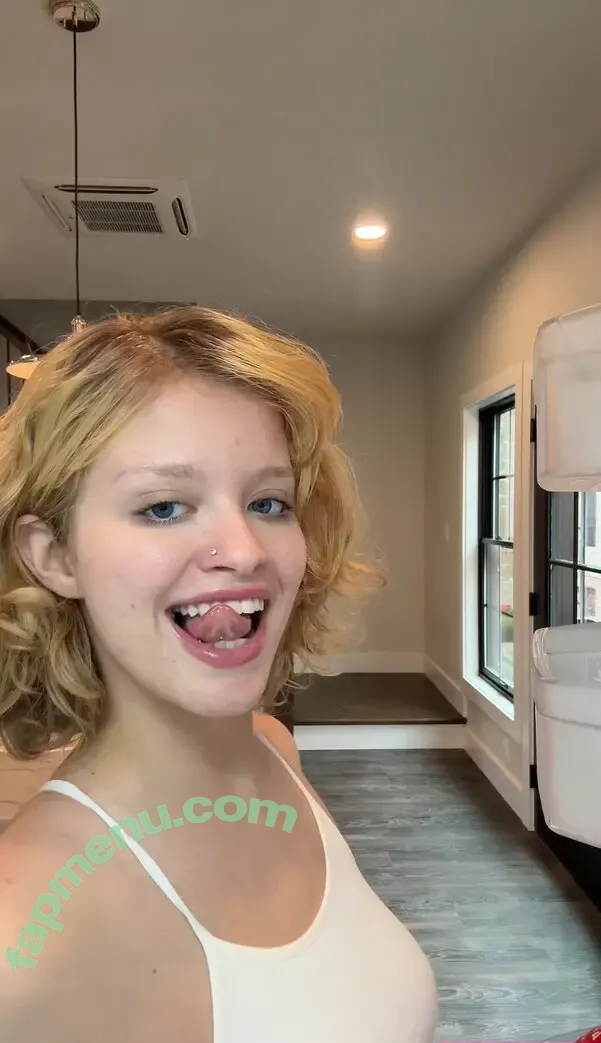 Gina Lynn nude photo #0011 (.Gina.Lynn / giinaalynn / therealgiannalynn)