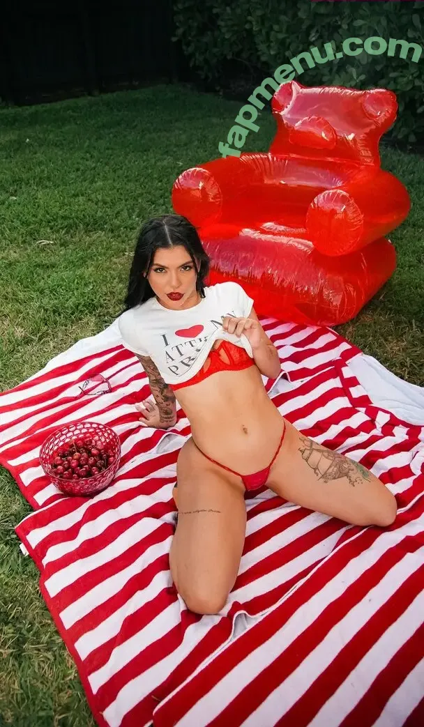 Gina Valentina nude photo #0425 (Gvalentinaxxx / darealginavalentina)