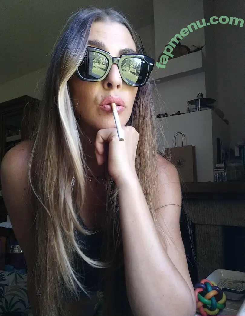 ginasmokingqueen nude photo #0081 (ginasmokingqueen)