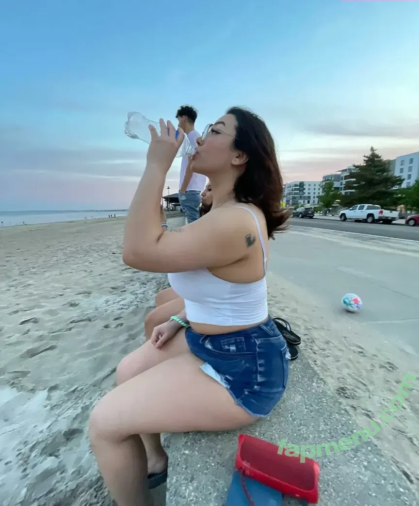 Gioshyo nude photo #0003 (Gioshyo)