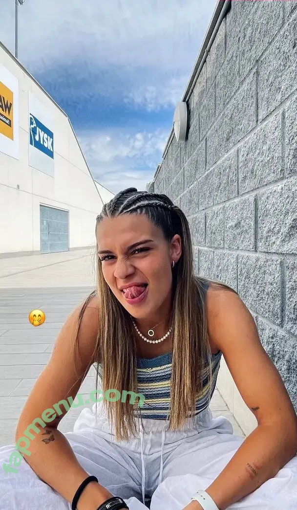 Giovana Queiroz Costa nude photo #0012 (Giovana Queiroz Costa)
