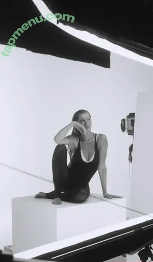 Gisele Bündchen / Gisele Bundchen / gisele nude photo #0381