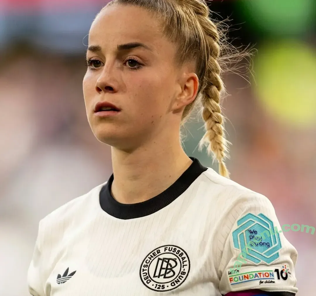 Giulia Gwinn nude photo #0359 (giulia_gwinn / giuliagwinn)