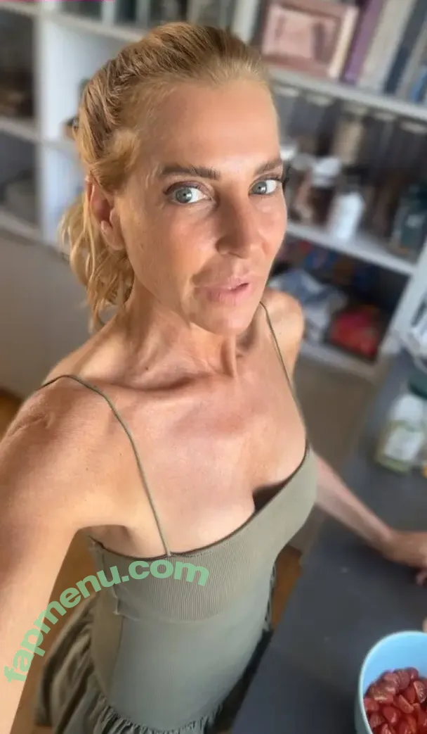 Giulia Siegel nude photo #0217 (giuliasiegel)