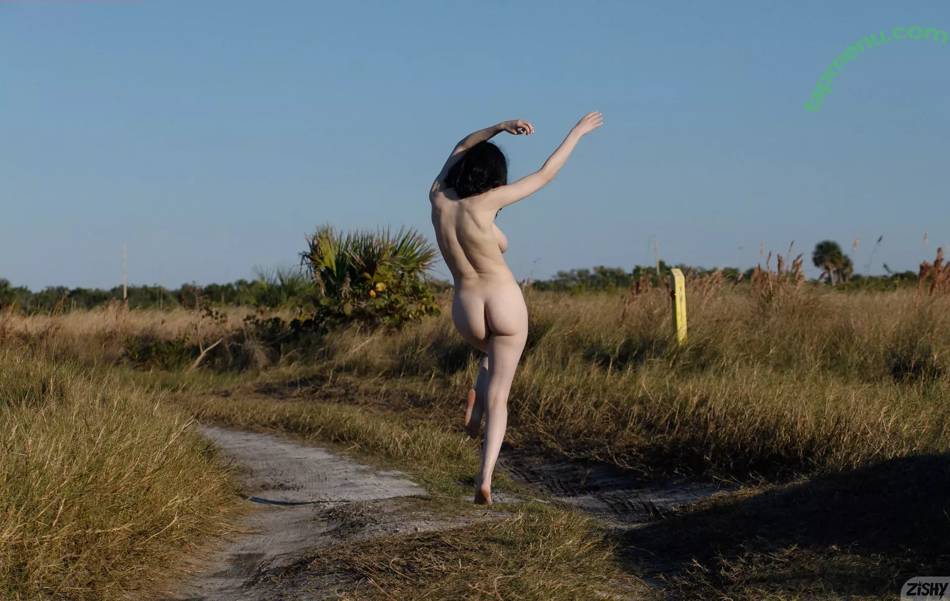 Giulia Wylde nude photo #0062 (Neon_Felix / giulia_wylde / giuliawylde.ig / neon_felix57)