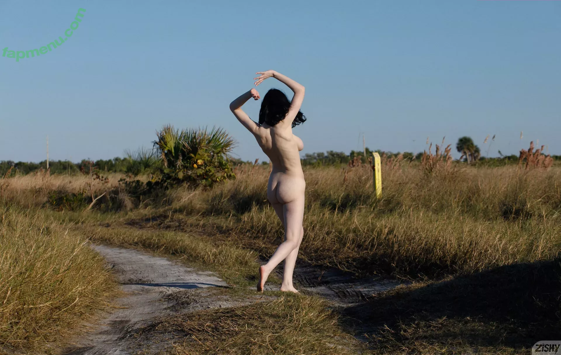 Giulia Wylde nude photo #0063 (Neon_Felix / giulia_wylde / giuliawylde.ig / neon_felix57)
