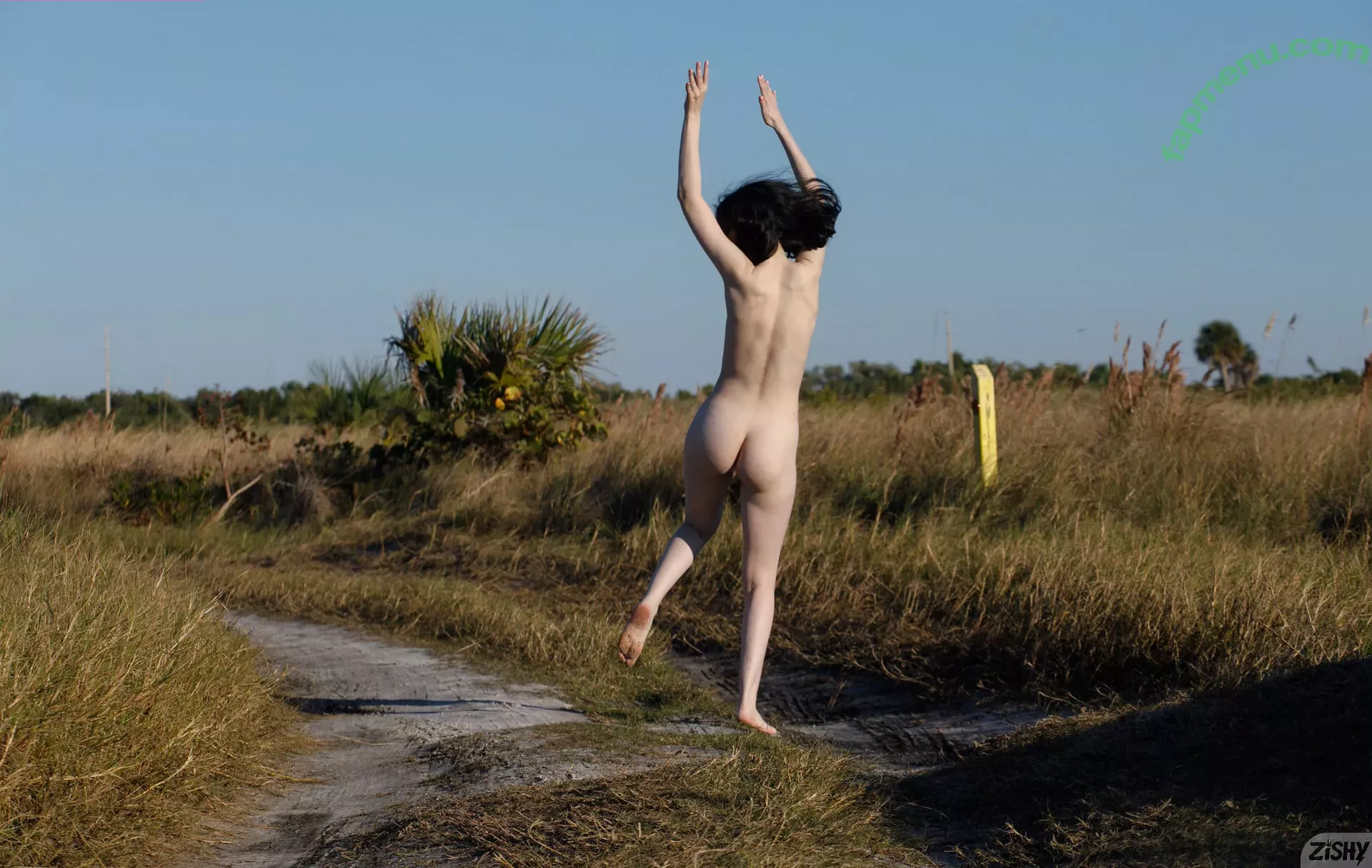 Giulia Wylde nude photo #0064 (Neon_Felix / giulia_wylde / giuliawylde.ig / neon_felix57)