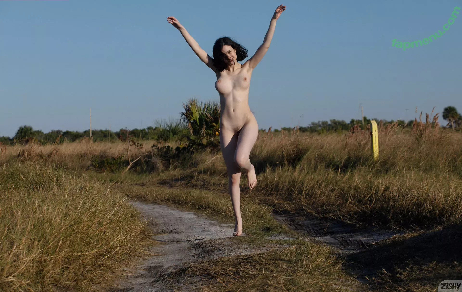 Giulia Wylde nude photo #0067 (Neon_Felix / giulia_wylde / neon_felix57 / officialgiuliawylde)