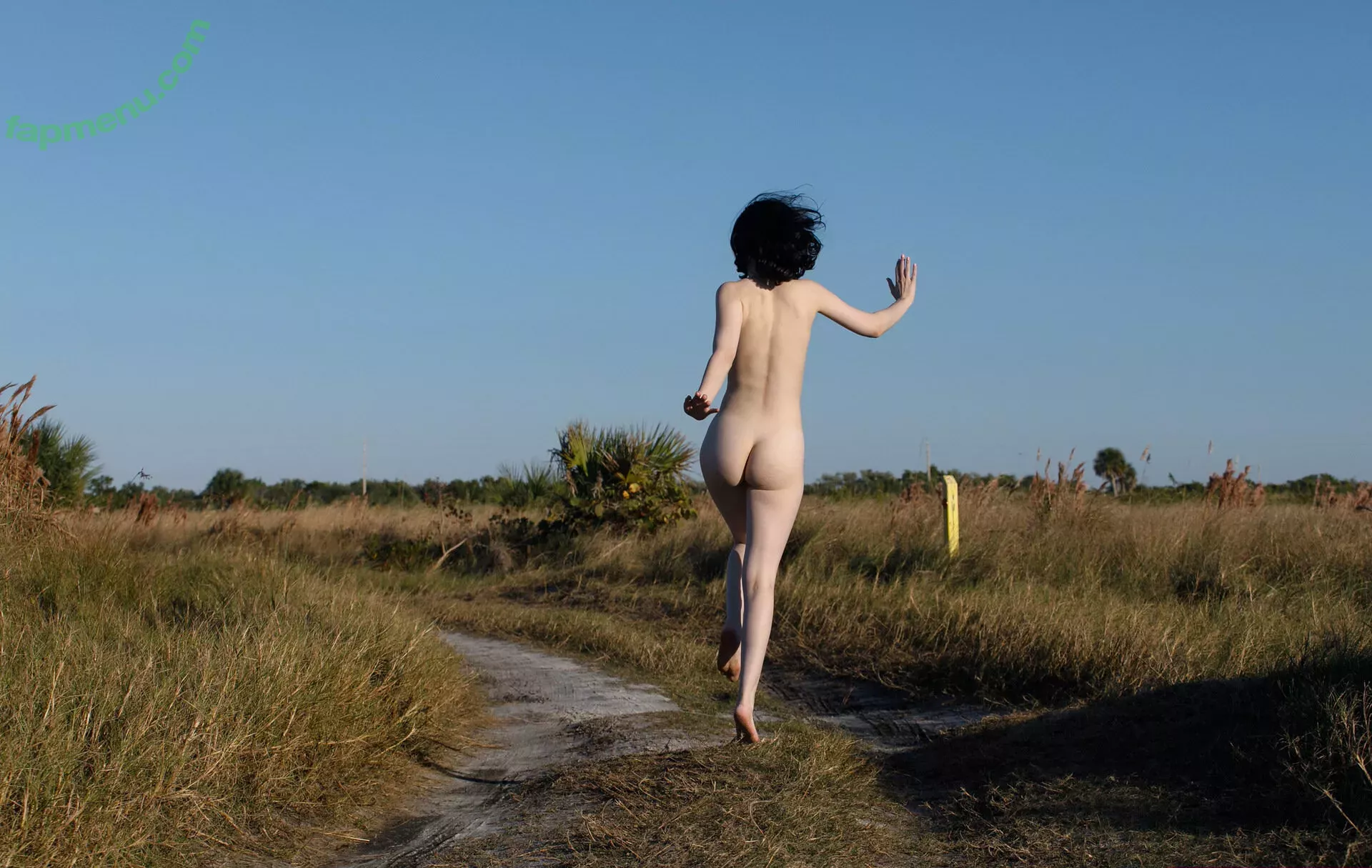 Giulia Wylde nude photo #0071 (Neon_Felix / giulia_wylde / giuliawylde.ig / neon_felix57)