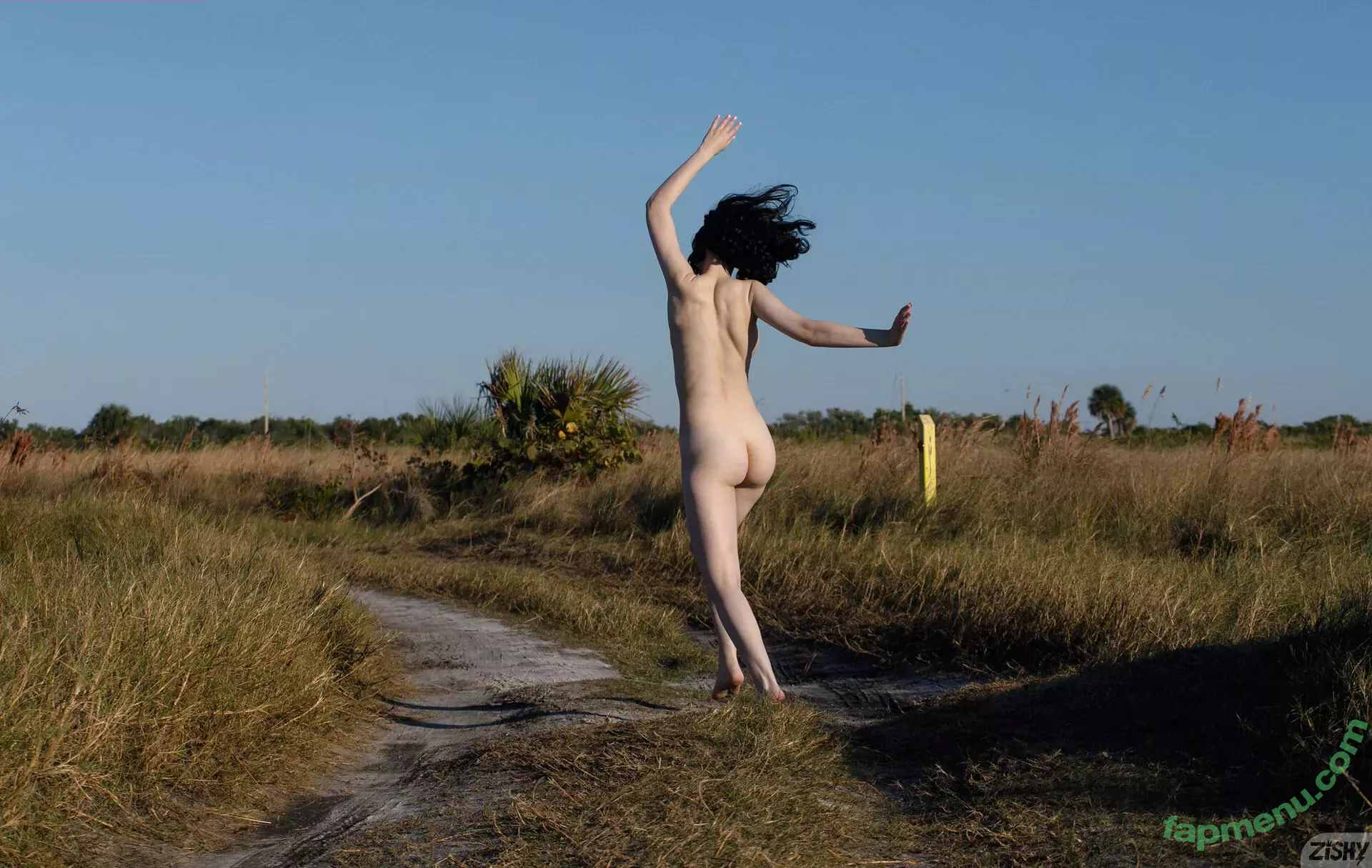 Giulia Wylde nude photo #0072 (Neon_Felix / giulia_wylde / giuliawylde.ig / neon_felix57)