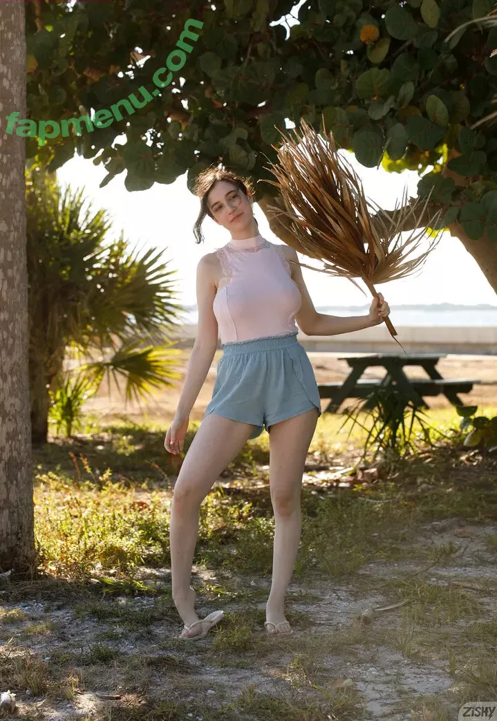 Giulia Wylde nude photo #0174 (Neon_Felix / giulia_wylde / giuliawylde.ig / neon_felix57)