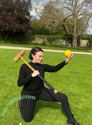 Gizzi Erskine / gizzierskine nude photo #0184